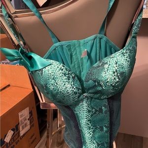 Green snake print Cacique corset 18/20 with matching thong